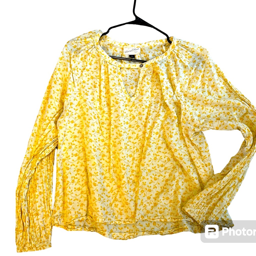 Breezy floral blouse with button details